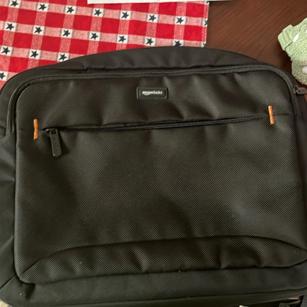 NWOT Amazon Black Basics 15 inch Laptop Case Bag, Fits Dell, HP, Lenovo, MacBook